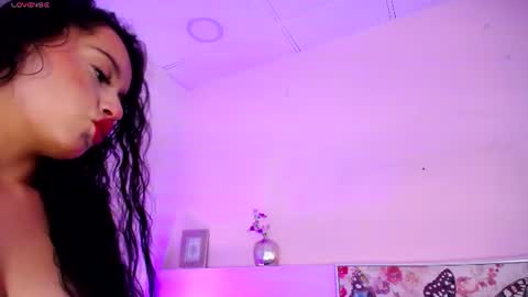 Snapshot of melissaa_bloom chatting on 07-21-26, 11:23 Melissa online show from 07-21-26, 11:23