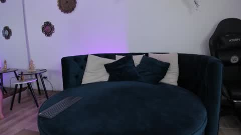 Meli online show from 02-01-26, 01:42