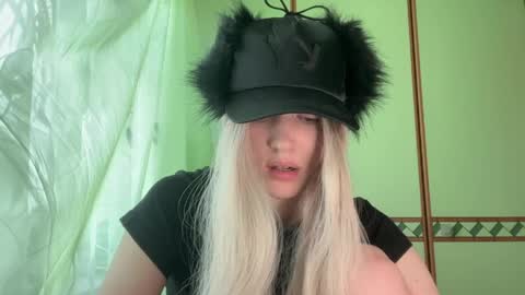 cutebutnyet online show from 04-18-26, 10:19
