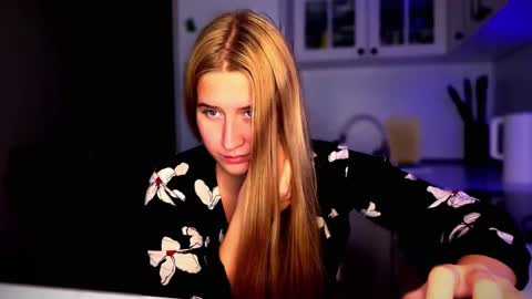 Snapshot of melissalii chatting on 09-24-25, 01:47 melissalii online show from 09-24-25, 01:47