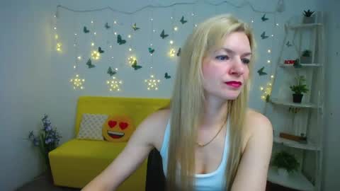 Snapshot of melissatylerbb chatting on 03-21-26, 07:35 Melissa online show from 03-21-26, 07:35