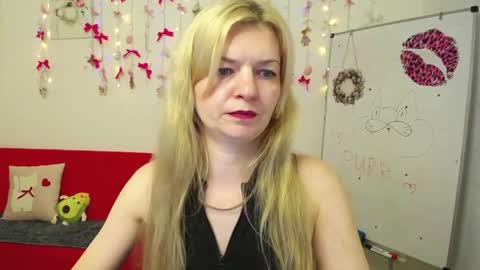 Snapshot of melissatylerbb chatting on 04-01-26, 11:44 Melissa online show from 04-01-26, 11:44