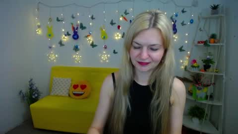 Snapshot of melissatylerbb chatting on 04-03-26, 11:19 Melissa online show from 04-03-26, 11:19