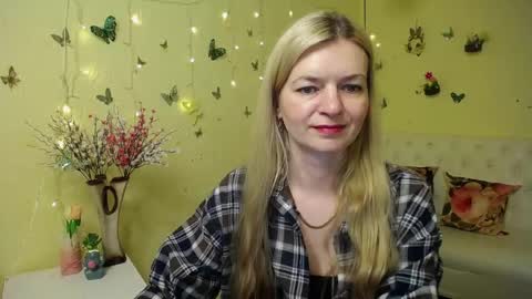 Snapshot of melissatylerbb chatting on 04-16-26, 11:11 Melissa online show from 04-16-26, 11:11
