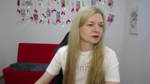 Snapshot of melissatylerbb chatting on 05-26-26, 11:06 Melissa online show from 05-26-26, 11:06