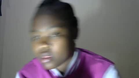 Snapshot of mellcy chatting on 01-18-25, 07:15 mell online show from 01-18-25, 07:15