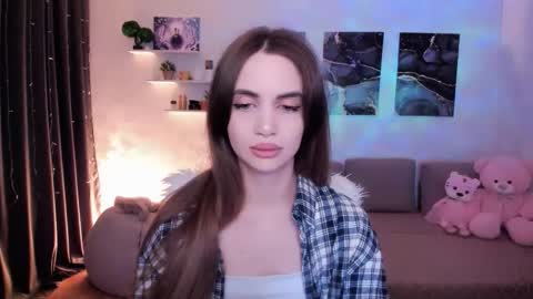 Tessa online show from 10-21-25, 03:18