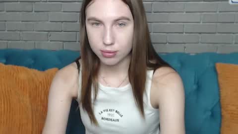 Snapshot of mellingi chatting on 09-14-25, 05:17 mellingi online show from 09-14-25, 05:17