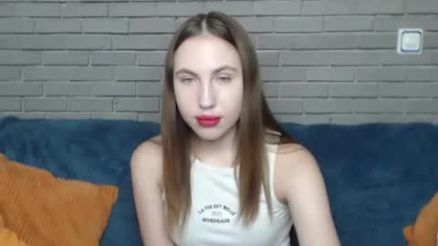 Snapshot of mellingi chatting on 10-10-25, 05:17 mellingi online show from 10-10-25, 05:17