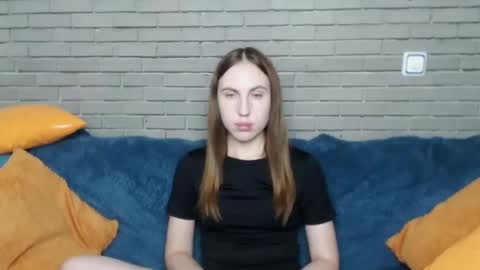 Snapshot of mellingi chatting on 10-11-25, 05:00 mellingi online show from 10-11-25, 05:00