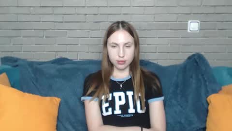 Snapshot of mellingi chatting on 10-19-25, 04:51 mellingi online show from 10-19-25, 04:51