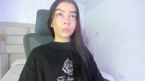 Snapshot of mellove_ chatting on 06-20-26, 04:15 Mel online show from 06-20-26, 04:15