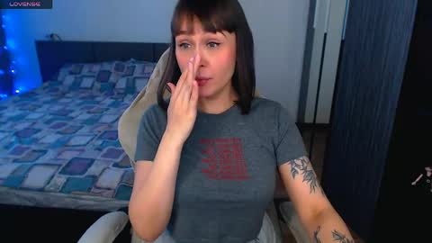 Snapshot of mellovell chatting on 04-21-26, 10:43 Mel online show from 04-21-26, 10:43