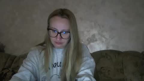 Snapshot of melly_rosey chatting on 10-08-25, 07:06 Melly online show from 10-08-25, 07:06
