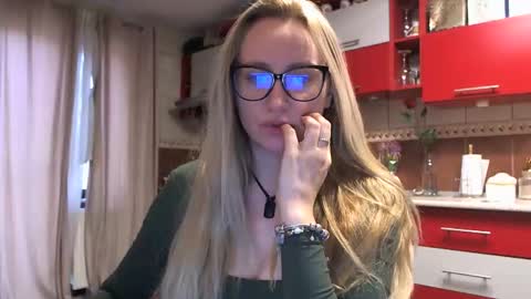 Melly online show from 03-06-26, 07:27