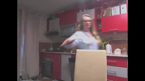 Melly online show from 03-12-26, 05:46