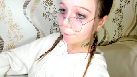 MelMooon online show from 11-11-25, 07:03