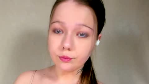 Snapshot of melmooon chatting on 05-31-26, 02:02 MelMooon online show from 05-31-26, 02:02