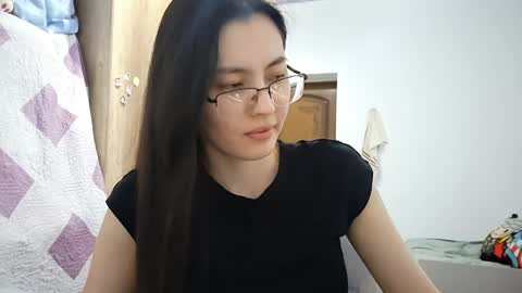 Snapshot of melodeehayden chatting on 05-01-26, 04:44 Nika online show from 05-01-26, 04:44