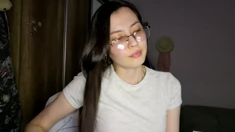 Snapshot of melodeehayden chatting on 05-26-26, 04:36 Nika online show from 05-26-26, 04:36