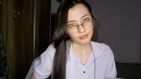 Snapshot of melodeehayden chatting on 05-27-26, 03:42 Nika online show from 05-27-26, 03:42