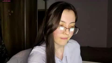 Snapshot of melodeehayden chatting on 06-03-26, 04:45 Nika online show from 06-03-26, 04:45