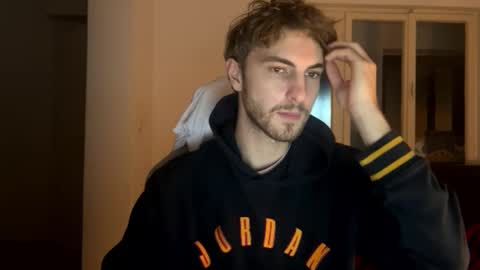 Snapshot of melodicass chatting on 12-14-24, 02:23 Melodicass online show from 12-14-24, 02:23