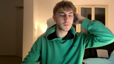 Snapshot of melodicass chatting on 01-05-25, 12:20 Melodicass online show from 01-05-25, 12:20