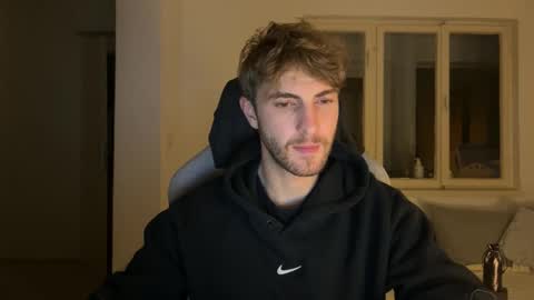 Snapshot of melodicass chatting on 10-24-25, 09:00 Melodicass online show from 10-24-25, 09:00