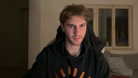 Snapshot of melodicass chatting on 12-14-25, 12:49 Melodicass online show from 12-14-25, 12:49