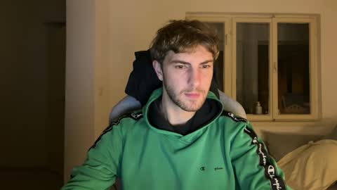 Snapshot of melodicass chatting on 12-17-25, 12:38 Melodicass online show from 12-17-25, 12:38