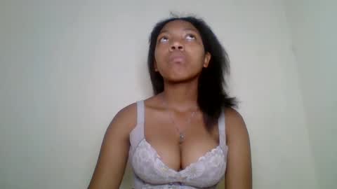 Snapshot of melodie_00 chatting on 08-05-26, 11:24 melodie_00 online show from 08-05-26, 11:24