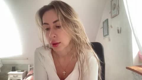 Snapshot of melodie_sweet chatting on 10-02-25, 05:47 Melodie online show from 10-02-25, 05:47