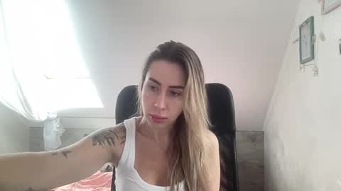 Snapshot of melodie_sweet chatting on 10-03-25, 06:10 Melodie online show from 10-03-25, 06:10