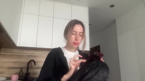 Snapshot of melodie_sweet chatting on 10-11-25, 06:56 Melodie online show from 10-11-25, 06:56