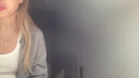 Snapshot of melodie_sweet chatting on 10-14-25, 03:24 Melodie online show from 10-14-25, 03:24