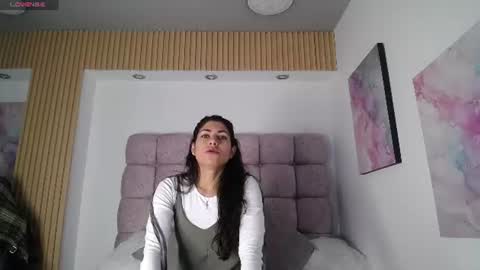 Snapshot of melodiroux_ chatting on 06-21-26, 01:13 Melodi online show from 06-21-26, 01:13