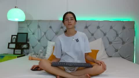 Snapshot of melodymansson chatting on 06-30-26, 07:15 Luisa Castro online show from 06-30-26, 07:15
