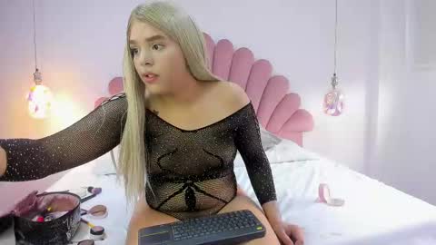 Melody online show from 09-18-25, 01:13