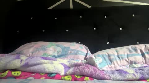 Snapshot of melodysnow chatting on 12-05-25, 06:37 melodysnow online show from 12-05-25, 06:37
