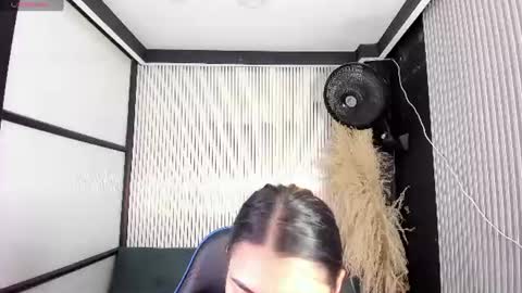 Snapshot of melodysnow chatting on 06-20-26, 08:11 melodysnow online show from 06-20-26, 08:11