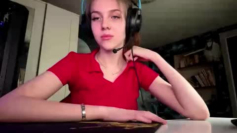 Hi Im Aria 18 years old online show from 09-19-25, 12:06