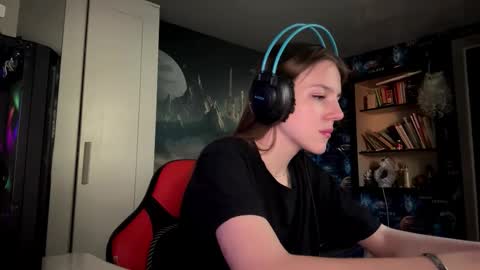 Hi Im Aria 18 years old online show from 09-22-25, 12:07