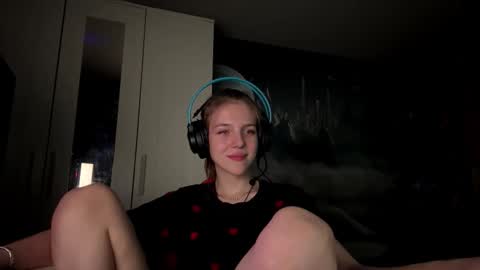 Hi Im Aria 18 years old online show from 10-09-25, 12:25