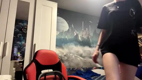 Hi Im Aria 18 years old online show from 10-10-25, 12:15