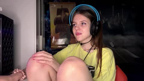 Hi Im Aria 18 years old online show from 11-09-25, 01:09