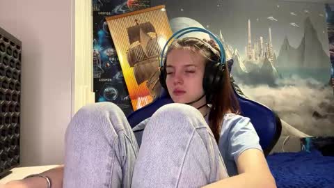 Hi Im Aria 18 years old online show from 01-09-26, 01:47