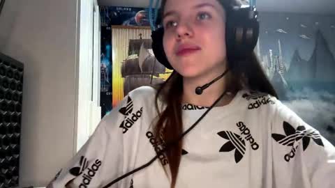 Hi Im Aria 18 years old online show from 04-18-26, 03:27