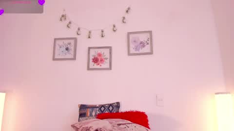 Snapshot of mely_rosee chatting on 05-21-26, 12:23 online show from 05-21-26, 12:23