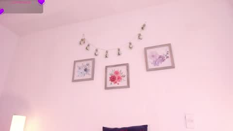 Snapshot of mely_rosee chatting on 06-04-26, 12:44 online show from 06-04-26, 12:44
